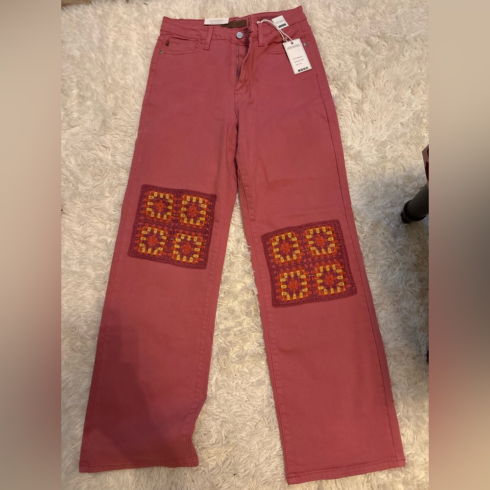 NWT Judy Blue jeans with granny patch on them size 11/30